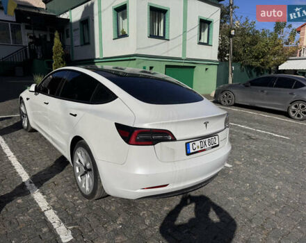Белый Тесла Модель 3, объемом двигателя 0 л и пробегом 70 тыс. км за 21999 $, фото 26 на Automoto.ua
