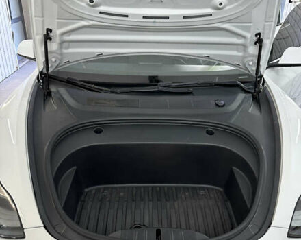 Белый Тесла Модель 3, объемом двигателя 0 л и пробегом 55 тыс. км за 18999 $, фото 13 на Automoto.ua