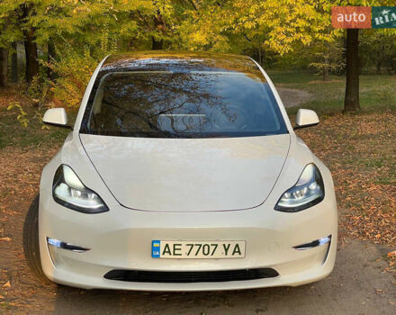 Тесла Модель 3 2021 в Днепре (Днепропетровске) на Automoto.ua Белый Тесла Модель 3, объемом двигателя 0 л и пробегом 131 тыс. км за 21500 $, фото 1 на Automoto.ua