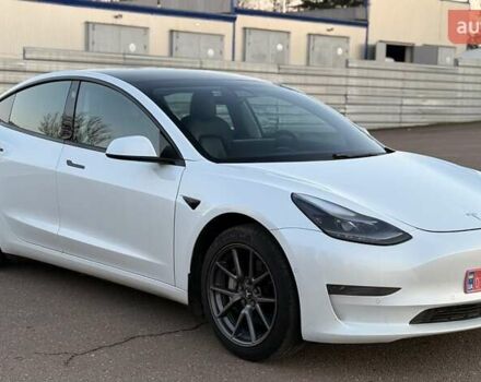 Белый Тесла Модель 3, объемом двигателя 0 л и пробегом 266 тыс. км за 13900 $, фото 1 на Automoto.ua