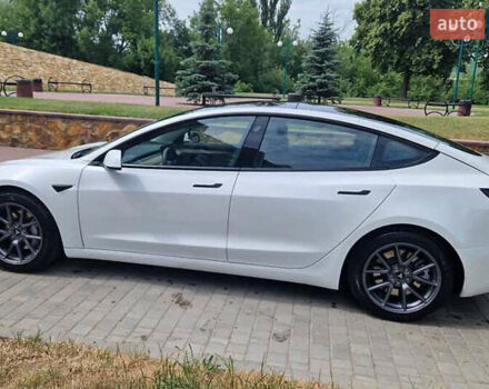 Белый Тесла Модель 3, объемом двигателя 0 л и пробегом 61 тыс. км за 15800 $, фото 1 на Automoto.ua