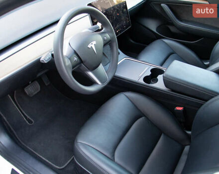 Белый Тесла Модель 3, объемом двигателя 0 л и пробегом 53 тыс. км за 23000 $, фото 10 на Automoto.ua