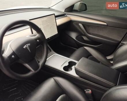 Білий Тесла Модель 3, об'ємом двигуна 0 л та пробігом 164 тис. км за 19900 $, фото 5 на Automoto.ua