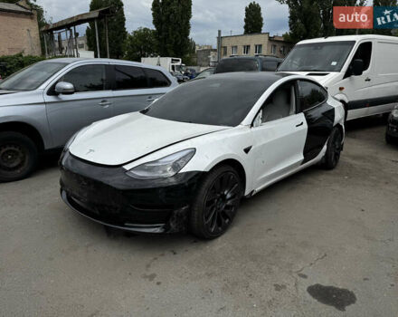 Белый Тесла Модель 3, объемом двигателя 0 л и пробегом 20 тыс. км за 14000 $, фото 1 на Automoto.ua