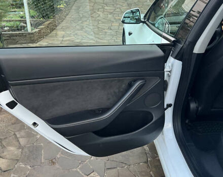 Білий Тесла Модель 3, об'ємом двигуна 0 л та пробігом 57 тис. км за 23000 $, фото 14 на Automoto.ua