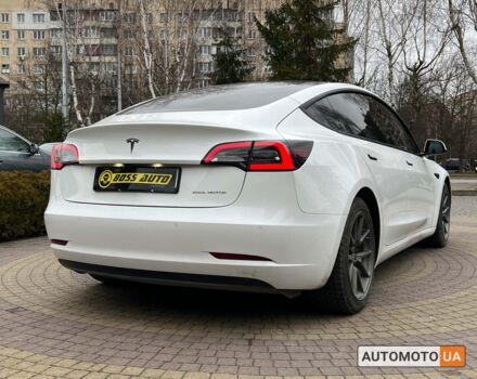 Белый Тесла Модель 3, объемом двигателя 82 л и пробегом 60 тыс. км за 25500 $, фото 6 на Automoto.ua