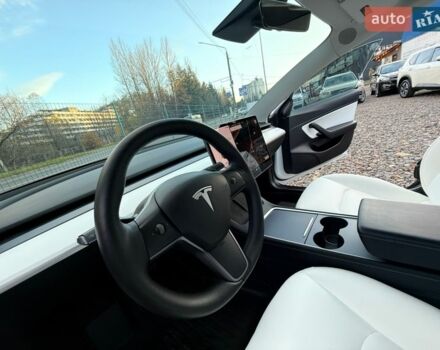 Білий Тесла Модель 3, об'ємом двигуна 0 л та пробігом 100 тис. км за 20799 $, фото 20 на Automoto.ua