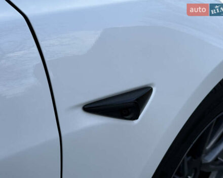 Белый Тесла Модель 3, объемом двигателя 0 л и пробегом 37 тыс. км за 19999 $, фото 97 на Automoto.ua