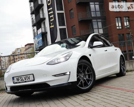 Белый Тесла Модель 3, объемом двигателя 0 л и пробегом 35 тыс. км за 21000 $, фото 54 на Automoto.ua