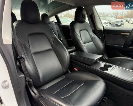 Білий Тесла Модель 3, об'ємом двигуна 0 л та пробігом 185 тис. км за 13900 $, фото 51 на Automoto.ua