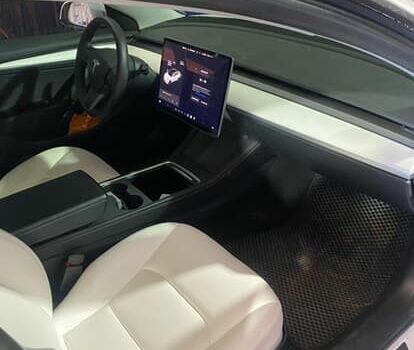 Белый Тесла Модель 3, объемом двигателя 0 л и пробегом 40 тыс. км за 27000 $, фото 3 на Automoto.ua