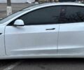Білий Тесла Модель 3, об'ємом двигуна 0 л та пробігом 60 тис. км за 368 $, фото 1 на Automoto.ua