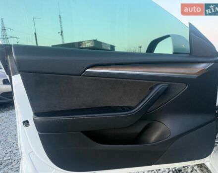 Белый Тесла Модель 3, объемом двигателя 0 л и пробегом 85 тыс. км за 17500 $, фото 14 на Automoto.ua