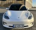 Білий Тесла Модель 3, об'ємом двигуна 0 л та пробігом 71 тис. км за 23600 $, фото 3 на Automoto.ua
