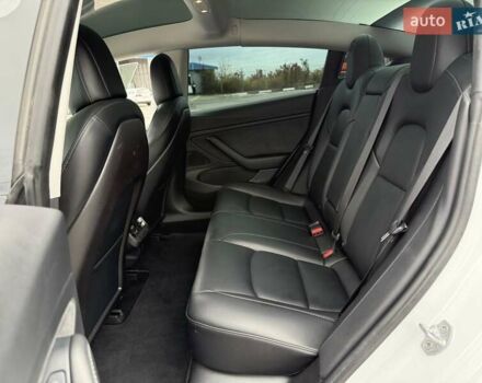 Білий Тесла Модель 3, об'ємом двигуна 0 л та пробігом 129 тис. км за 23500 $, фото 27 на Automoto.ua