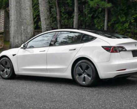 Белый Тесла Модель 3, объемом двигателя 0 л и пробегом 47 тыс. км за 7600 $, фото 1 на Automoto.ua