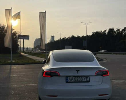Тесла Модель 3 2021 в Киеве на Automoto.ua Белый Тесла Модель 3, объемом двигателя 0 л и пробегом 54 тыс. км за 21800 $, фото 2 на Automoto.ua