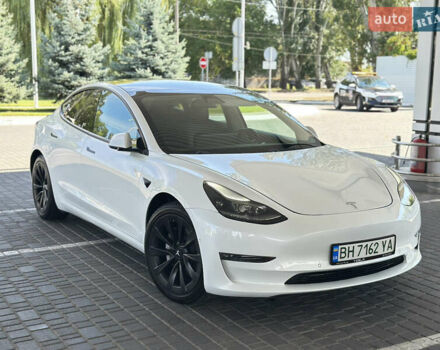 Тесла Модель 3 2021 у Одесі на Automoto.ua Білий Тесла Модель 3, об'ємом двигуна 0 л та пробігом 98 тис. км за 17800 $, фото 3 на Automoto.ua