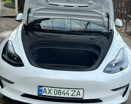 Білий Тесла Модель 3, об'ємом двигуна 0 л та пробігом 57 тис. км за 23000 $, фото 5 на Automoto.ua