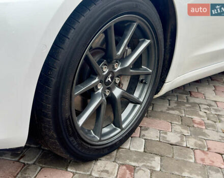 Білий Тесла Модель 3, об'ємом двигуна 0 л та пробігом 84 тис. км за 18300 $, фото 12 на Automoto.ua