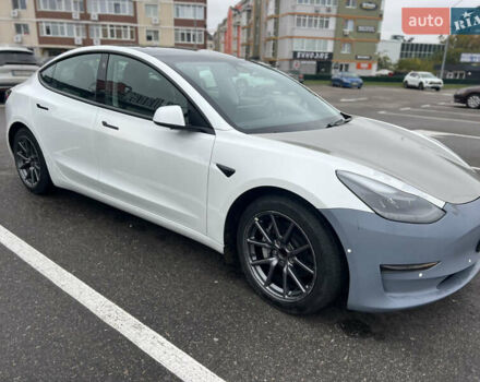 Тесла Модель 3 2021 у Києві на Automoto.ua Білий Тесла Модель 3, об'ємом двигуна 0 л та пробігом 63 тис. км за 16900 $, фото 1 на Automoto.ua