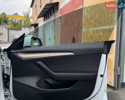 Белый Тесла Модель 3, объемом двигателя 0 л и пробегом 45 тыс. км за 29000 $, фото 29 на Automoto.ua