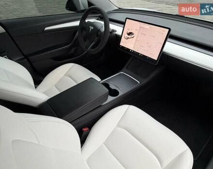 Білий Тесла Модель 3, об'ємом двигуна 0 л та пробігом 64 тис. км за 24900 $, фото 12 на Automoto.ua