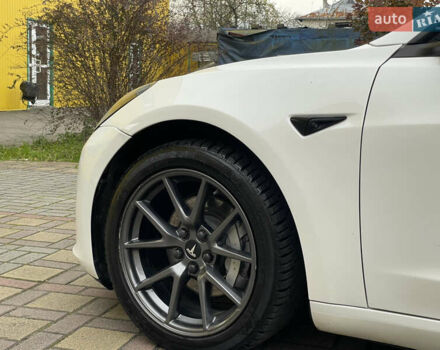 Белый Тесла Модель 3, объемом двигателя 0 л и пробегом 34 тыс. км за 18000 $, фото 44 на Automoto.ua