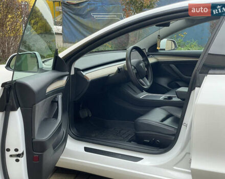 Белый Тесла Модель 3, объемом двигателя 0 л и пробегом 34 тыс. км за 18000 $, фото 57 на Automoto.ua