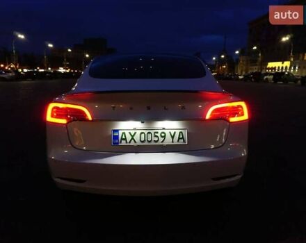 Белый Тесла Модель 3, объемом двигателя 0 л и пробегом 95 тыс. км за 18500 $, фото 8 на Automoto.ua