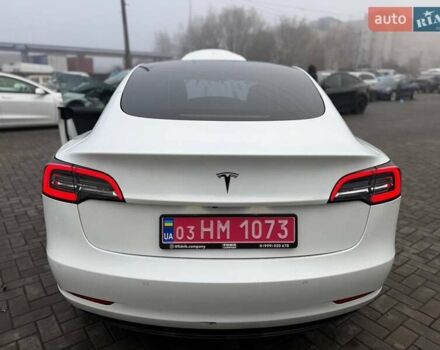 Белый Тесла Модель 3, объемом двигателя 0 л и пробегом 100 тыс. км за 12900 $, фото 19 на Automoto.ua