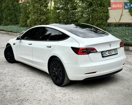 Белый Тесла Модель 3, объемом двигателя 0 л и пробегом 65 тыс. км за 21000 $, фото 26 на Automoto.ua