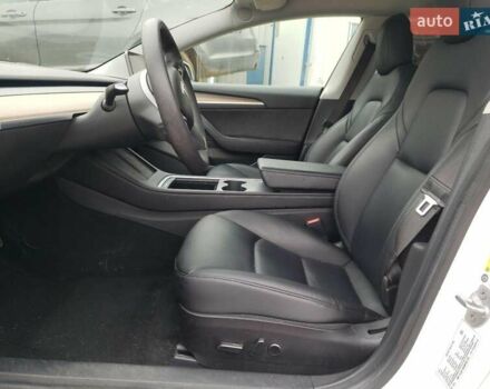 Білий Тесла Модель 3, об'ємом двигуна 0 л та пробігом 76 тис. км за 7700 $, фото 6 на Automoto.ua
