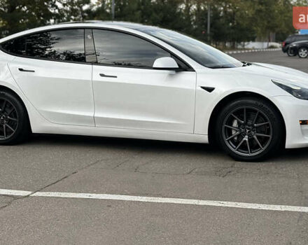 Белый Тесла Модель 3, объемом двигателя 0 л и пробегом 27 тыс. км за 24000 $, фото 3 на Automoto.ua