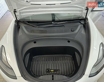 Белый Тесла Модель 3, объемом двигателя 0 л и пробегом 55 тыс. км за 18999 $, фото 17 на Automoto.ua