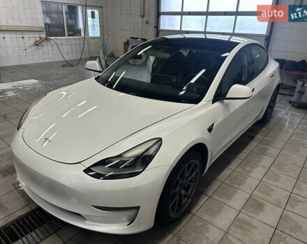 Білий Тесла Модель 3, об'ємом двигуна 0 л та пробігом 143 тис. км за 17500 $, фото 4 на Automoto.ua