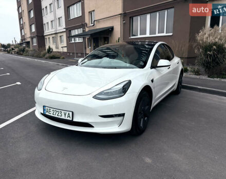 Тесла Модель 3 2021 в Днепре (Днепропетровске) на Automoto.ua Белый Тесла Модель 3, объемом двигателя 0 л и пробегом 38 тыс. км за 22000 $, фото 1 на Automoto.ua