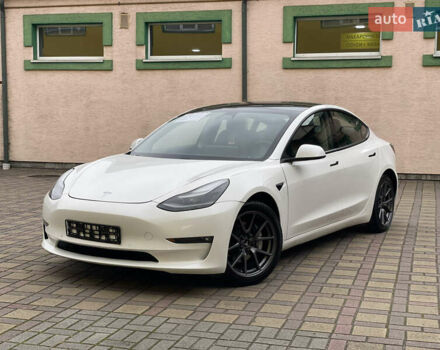 Белый Тесла Модель 3, объемом двигателя 0 л и пробегом 34 тыс. км за 18000 $, фото 2 на Automoto.ua