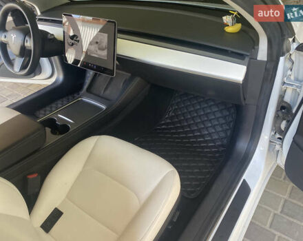 Білий Тесла Модель 3, об'ємом двигуна 0 л та пробігом 44 тис. км за 18500 $, фото 14 на Automoto.ua