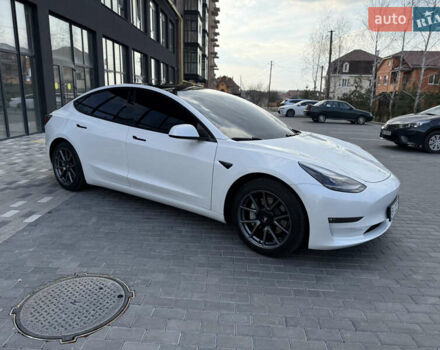 Белый Тесла Модель 3, объемом двигателя 0 л и пробегом 37 тыс. км за 19999 $, фото 67 на Automoto.ua