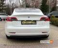 Белый Тесла Модель 3, объемом двигателя 82 л и пробегом 60 тыс. км за 25500 $, фото 5 на Automoto.ua