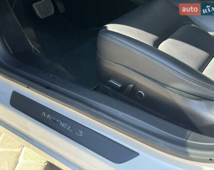 Белый Тесла Модель 3, объемом двигателя 0 л и пробегом 39 тыс. км за 20200 $, фото 36 на Automoto.ua