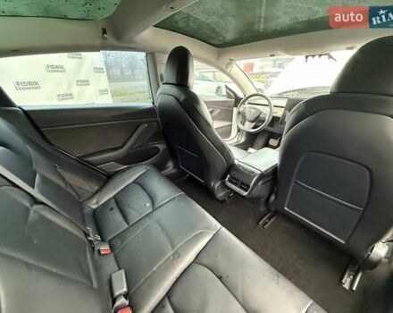 Белый Тесла Модель 3, объемом двигателя 0 л и пробегом 100 тыс. км за 12900 $, фото 12 на Automoto.ua