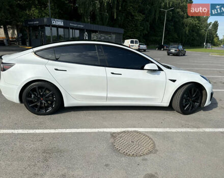 Білий Тесла Модель 3, об'ємом двигуна 0 л та пробігом 52 тис. км за 25500 $, фото 21 на Automoto.ua
