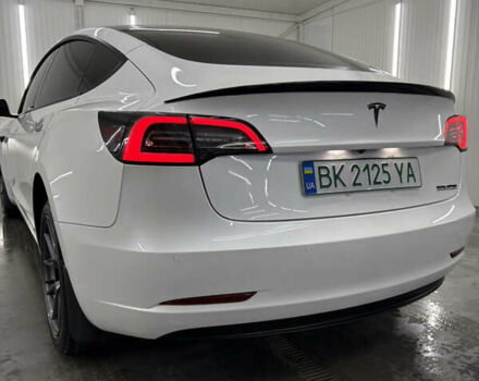Білий Тесла Модель 3, об'ємом двигуна 0 л та пробігом 113 тис. км за 20200 $, фото 40 на Automoto.ua