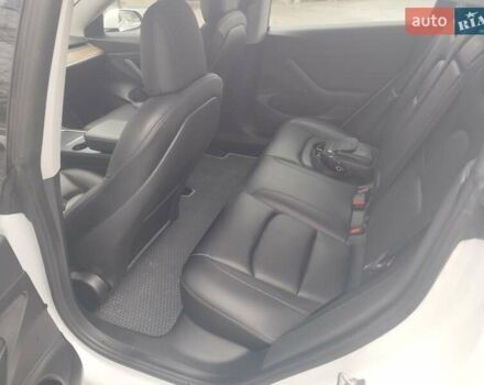 Білий Тесла Модель 3, об'ємом двигуна 0 л та пробігом 79 тис. км за 16200 $, фото 20 на Automoto.ua