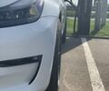 Белый Тесла Модель 3, объемом двигателя 0 л и пробегом 65 тыс. км за 28000 $, фото 1 на Automoto.ua