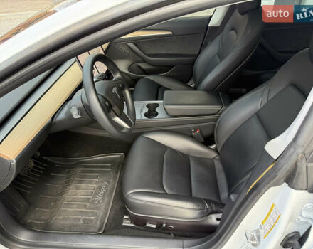 Белый Тесла Модель 3, объемом двигателя 0 л и пробегом 37 тыс. км за 19999 $, фото 101 на Automoto.ua