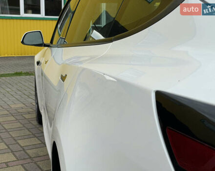 Белый Тесла Модель 3, объемом двигателя 0 л и пробегом 34 тыс. км за 18000 $, фото 51 на Automoto.ua