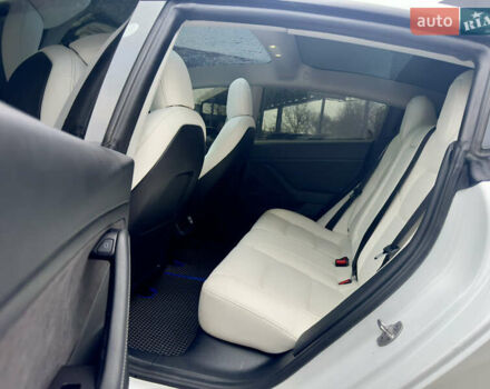 Білий Тесла Модель 3, об'ємом двигуна 0 л та пробігом 84 тис. км за 18300 $, фото 25 на Automoto.ua